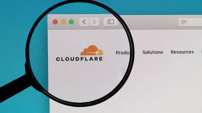 Labyrinthe IA: Le Nouvel Outil de Cloudflare Trompe les Robots d&rsquo;IA avec de Faux Sites Web
