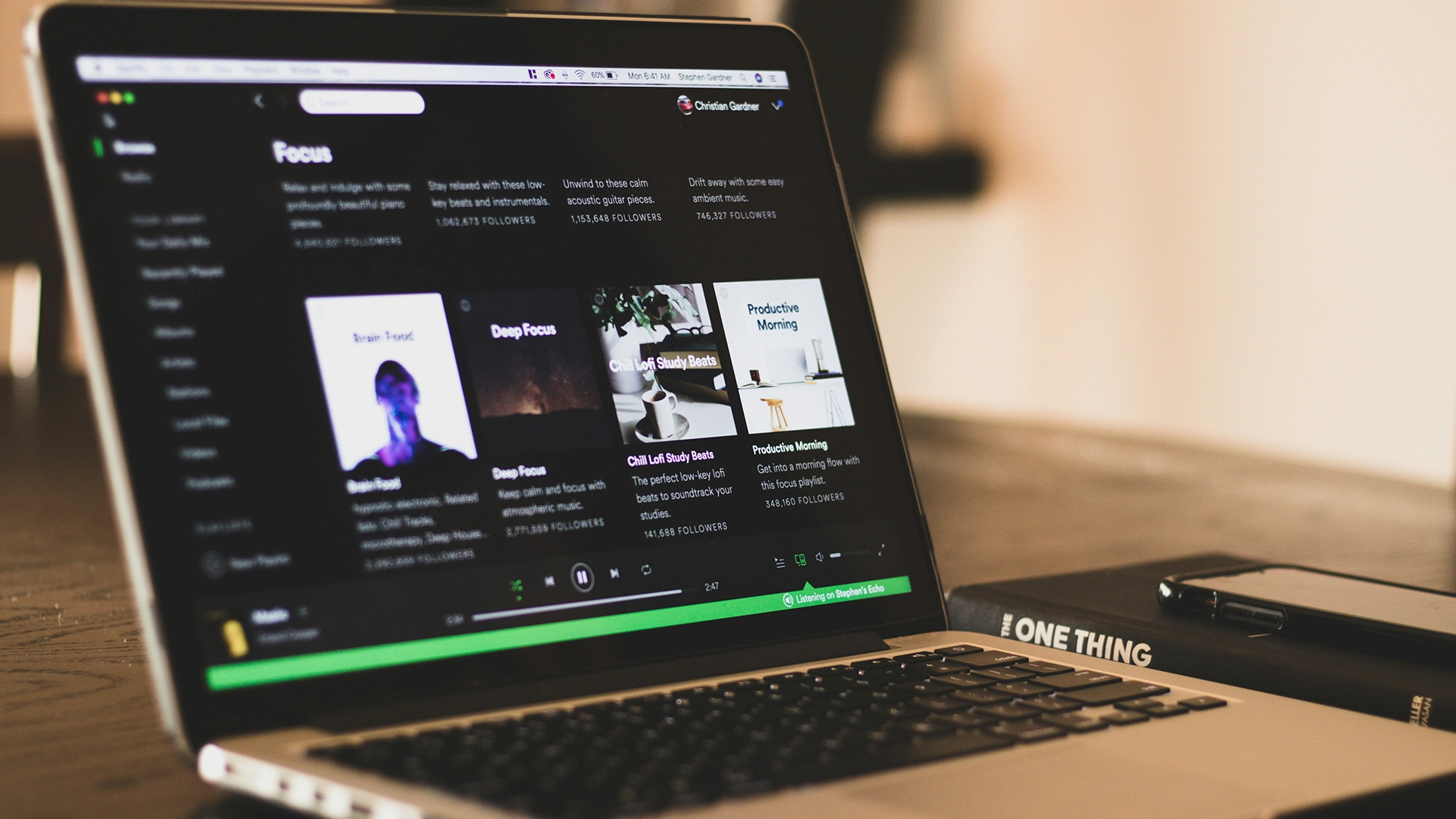Spotify publie des chansons générées par IA sous les noms d’artistes décédés sans autorisation